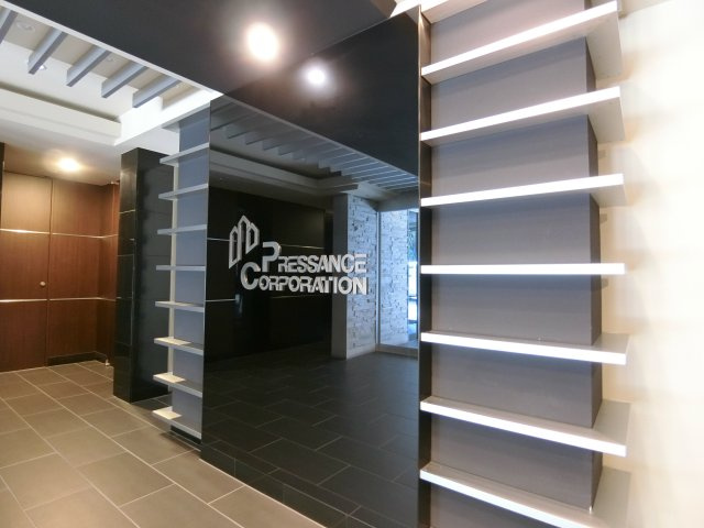 プレサンス南森町ライズのエントランス