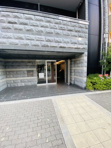 プレサンス南森町ライズのエントランス