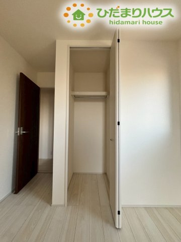 熊谷市万平町　第3　新築一戸建て　リーブルガーデン　02の収納|クローゼットも完備でお部屋がすっきり片付きます！お洋服だけでなく、季節物のアイテムや趣味の道具、おもちゃなども一箇所にまとめて綺麗に保管しておけます◎