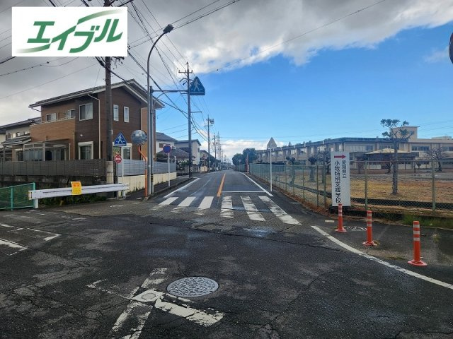 小牧市田県町　中古戸建の前面道路含む現地写真