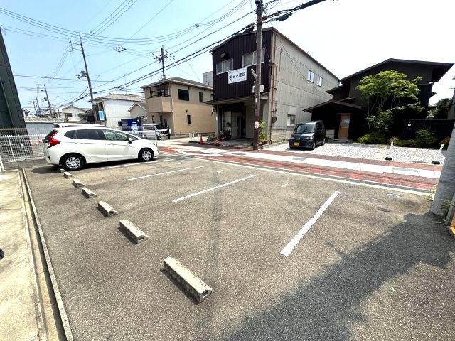 サウスローズ古市の駐車場