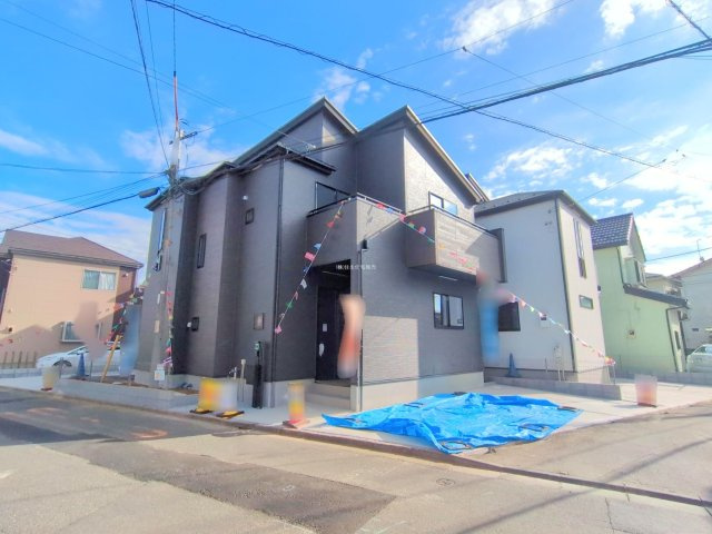 富士見市羽沢３丁目の新築一戸建の外観|カースペース2台可！
ご夫婦で車をお持ちの方も安心です♪