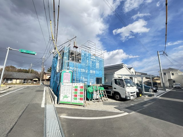 新築　高崎市新町1期　LINAGE　1号棟の前面道路含む現地写真|現地写真　南側接道幅員約5ｍ　西側接道幅員約4.5ｍ