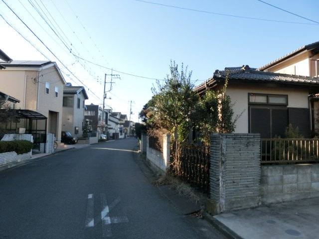 川越市上戸新町　55坪　建築条件なし　売地の前面道路含む現地写真
