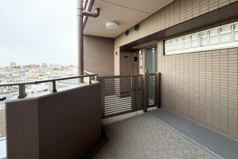 コスモ小竹向原ガーデンフォルムのその他|玄関ポーチは荷物の仮置きなどにも大変便利です