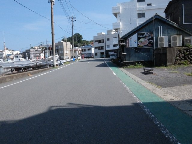 東伊豆町　稲取の前面道路含む現地写真