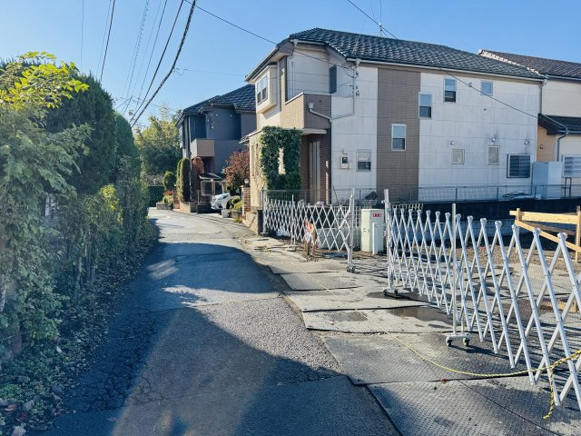 八王子市　横川町　新築一戸建て　２４ー１期の前面道路含む現地写真|～東道路に面しています～