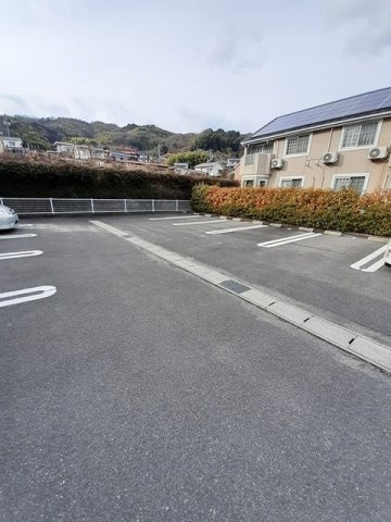 ダンデライオンＣの駐車場