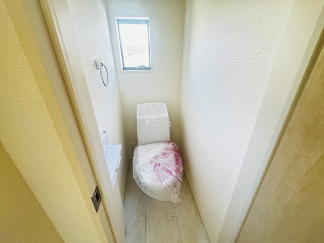 新築　前橋市小坂子町　Livele Garden.S　１号棟のトイレ|現地写真　節水タイプのウォシュレット付きトイレ、水道料節約に一役買います！
