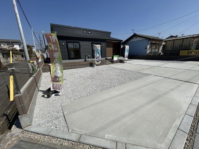 新築　前橋市小坂子町　Livele Garden.S　１号棟の駐車場|現地写真　駐車スペースは並列4台分可能です！
