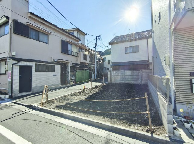 板橋区大谷口北町 限定1棟の外観|【暮らしやすさを追求した快適設計】
2階ワンフロアタイプのリビング♪♪
居室は広さをしっかりと確保
お車をお持ちの方に嬉しいビルトインガレージ付(車種制限あり)
