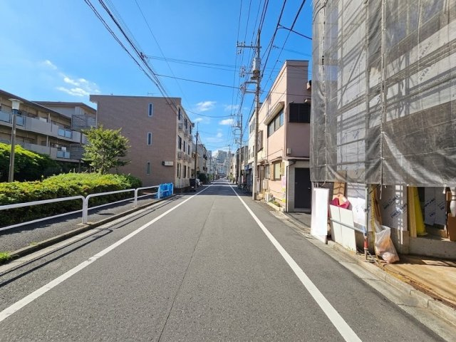 板橋区大谷口北町 限定1棟の前面道路含む現地写真|北側約6.5ｍ公道
広々とした前面道路で開放的
車の往来は多くなく穏やかな生活環境