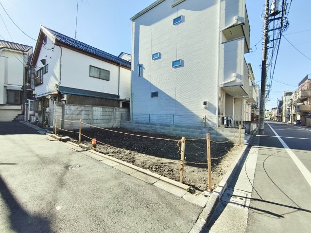 板橋区大谷口北町 限定1棟の前面道路含む現地写真|北側約6.5ｍ公道
広々とした前面道路で開放的
車の往来は多くなく穏やかな生活環境