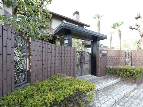 高森台戸建のエントランス