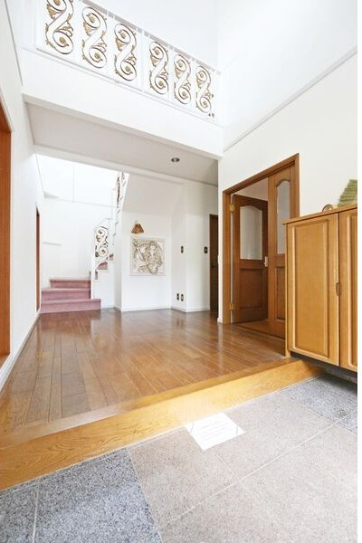 高森台戸建の玄関