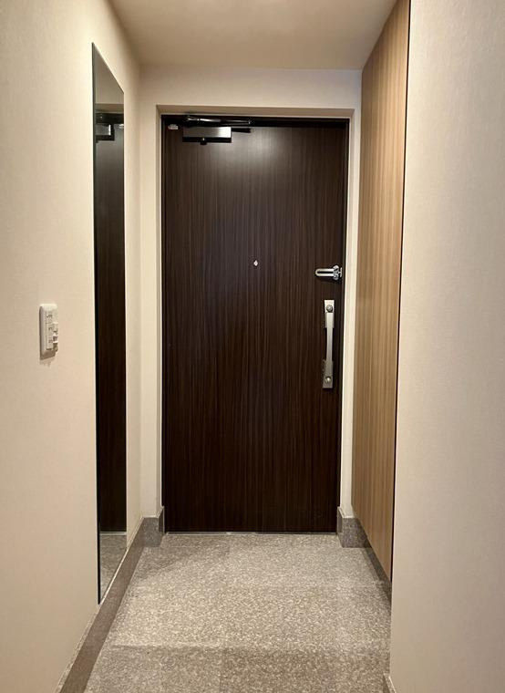 プラウド志村坂上ディアージュの玄関