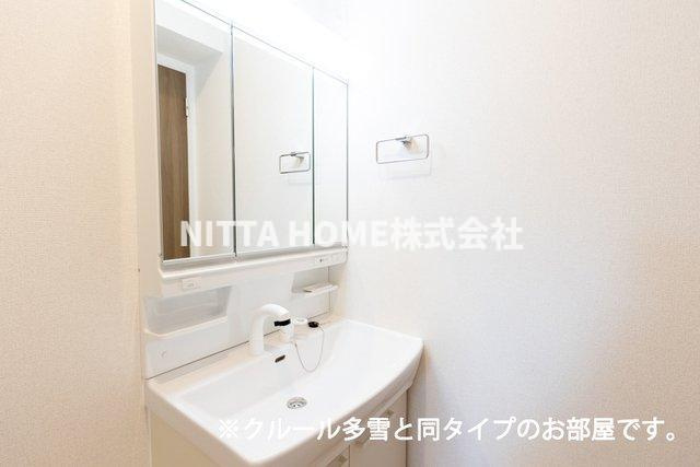 ル　シエルの洗面所|【イメージ写真】三面鏡のシャワー付き洗面台☆