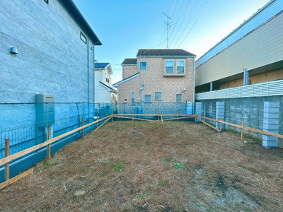 【外観】 | ◆大和市上和田　新築戸建て◆ | ◆爽やかな青空の下に贅沢なほどに降り注ぐ陽光、豊かな居住性と、クオリティが見事に調和した住空間は、住まうことの喜びを感じさせてくれます。ゆとりある広い敷地で開放的なお住まいです。