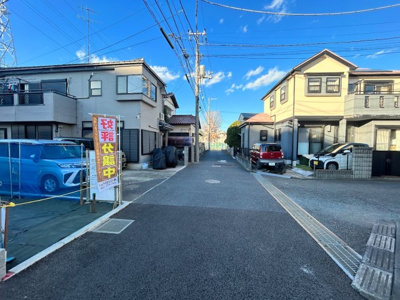 【前面道路含む現地写真】 | ◆大和市上和田　新築戸建て◆ | ◆前面道路も幅員があり車の運転も安心！前面道路は閑静な住宅地。車通りの少ない道路です。お子様にも安心です。

