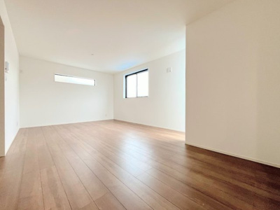 【内観：施工例】 | ◆大和市上和田　新築戸建て◆ | 【モデルルーム】◆気持ちの良い風が室内へ入り込む居室。家具を配置しても広々ご利用いただけます！！