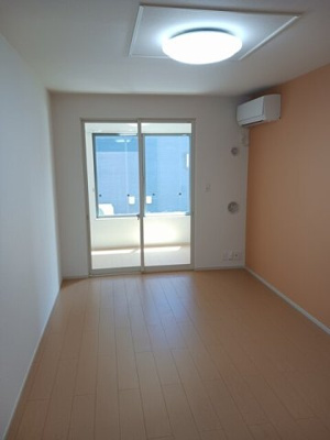 【居間・リビング】 | アリエル・ヴィオラＣ | こちらの居間で趣味の時間をお楽しみください