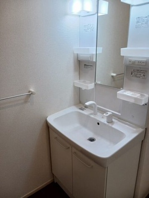 【洗面所】 | アリエル・ヴィオラＣ | 広い洗面スペース