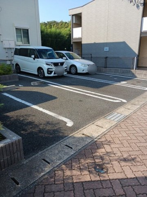 【駐車場】 | ブライト羽鳥野 | 駐車場に車を止められます