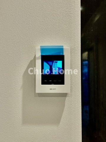 サンサーラ第2吾妻橋のセキュリティ|【モニターホン】誰が来たかすぐにわかるカラーモニター付きインターホン。通話ボタンを押すまでは室内の音は漏れていませんので相手を確かめてから応対できます。