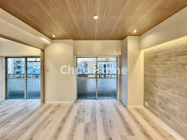 サンサーラ第2吾妻橋の居間・リビング|【リビングダイニング】一日の中で多くの時間を過すことになるリビングダイニングだからこそ、いつも穏やかな空間であることが必然。爽やかな通風と採光を存分に感じる事が出来る空間です。