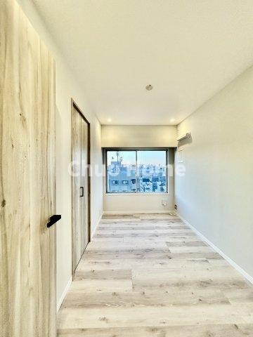 サンサーラ第2吾妻橋の寝室|【寝室】心と体をゆったりと安らげる主寝室。寝室のゆとりが大きい分だけ、暮らしの安らぎは深まります。一日の疲れを癒すだけでなく、ご夫婦の親密な語らいを紡ぎ出します