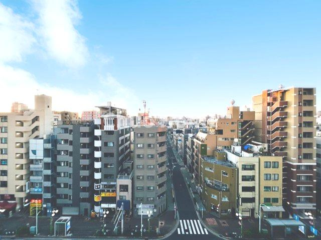 サンサーラ第2吾妻橋の展望|手を伸ばせば、ふれることが出来そうな環境が、そのままインテリアになったような印象です。その豊かな眺望にふさわしい空間には、通風・採光にも優れ、心地よい光と風があふれています