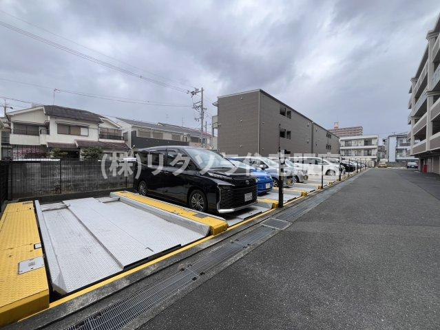 イトーピア香里園ヴァルコートの駐車場|■物件内覧・資金計画相談・住宅ローン相談、リフォーム相談、お問合せ受付中■
※当日・翌日のご内覧、ご相談はお電話でのお問合せがスムーズです！