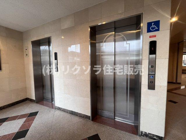 イトーピア香里園ヴァルコートのその他共用部分|エレベーター2基
■物件内覧・資金計画相談・住宅ローン相談、リフォーム相談、お問合せ受付中■
※当日・翌日のご内覧、ご相談はお電話でのお問合せがスムーズです！