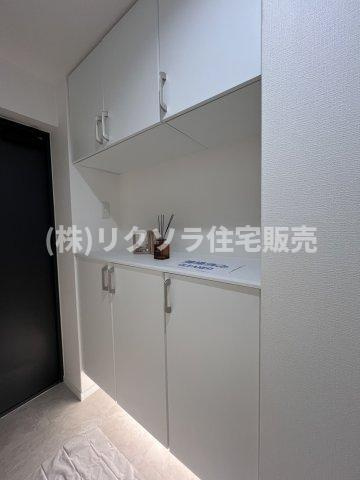 イトーピア香里園ヴァルコートの収納|玄関収納　シューズボックス
■物件内覧・資金計画相談・住宅ローン相談、リフォーム相談、お問合せ受付中■
※当日・翌日のご内覧、ご相談はお電話でのお問合せがスムーズです！