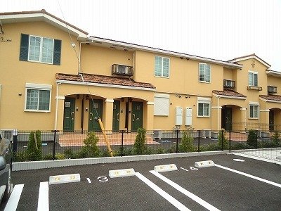 【駐車場】 | グローリア | 駐車場に車を止められます