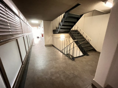【ロビー】 | リアライズ新大阪駅東 | 共用階段です