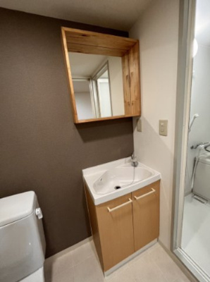 【独立洗面台】 | リアライズ新大阪駅東 | 独立洗面台、小物を置くことができて便利です