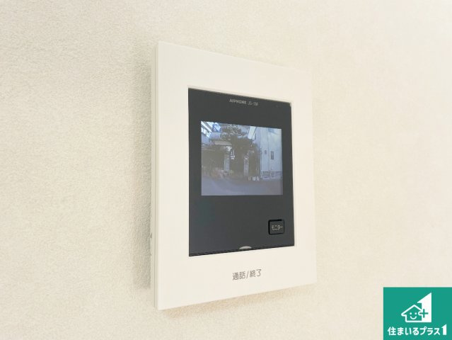 伊丹市荻野　中古一戸建ての防犯設備|カラーモニターインターホン！声だけでなく来訪者の姿や顔がモニターで確認できるので、小さなお子様がいらっしゃるご家庭でも安心できます！