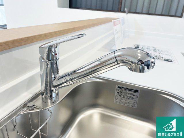 伊丹市荻野　中古一戸建ての設備|浄水器を内蔵！炊飯時、お茶を作る時に安心してお水を使えます！お湯と冷水、浄水と原水、シャワーの切替えもワンタッチです！