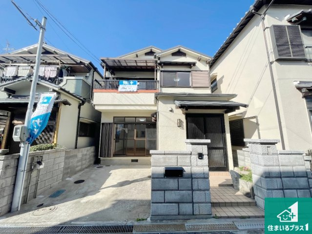 伊丹市荻野　中古一戸建ての外観|周辺は落ち着いた街並みの住宅地！子育てがしやすい住環境です！気になることがありましたら、お気軽にお問い合わせください！