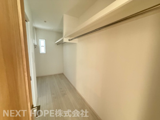 【収納】 | 宝塚市山手台東５丁目中古戸建 | 洋室９帖のウォークインクローゼットです♪たくさんのお洋服が収納できます！！