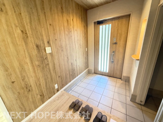 【玄関】 | 宝塚市山手台東５丁目中古戸建 | 玄関です♪木の温もりが感じられます！！