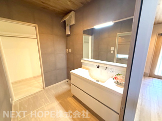 【独立洗面台】 | 宝塚市山手台東５丁目中古戸建 | 洗面化粧台です♪シャワー水栓で使い勝手も良いです！！