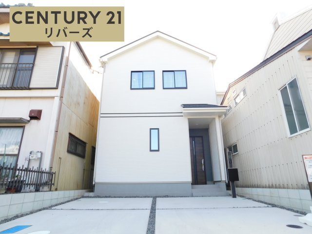 北名古屋市高田寺起返の新築一戸建の外観|◇限定１棟◇　　新価格！！いつでも見学出来ます♪（お問合せ当日、平日、水曜、夜間でもＯＫ）　駐車並列２台ＯＫ！　南面に人工芝の庭付き♪　広いリビン１８．５６帖♪　落ち着いた住環境♪