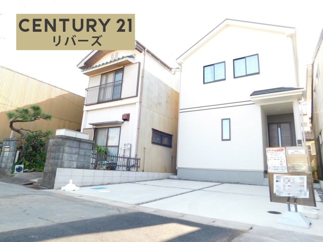 北名古屋市高田寺起返の新築一戸建の前面道路含む現地写真|◇限定１棟◇　　新価格！！いつでも見学出来ます♪（お問合せ当日、平日、水曜、夜間でもＯＫ）　駐車並列２台ＯＫ！　南面に人工芝の庭付き♪　広いリビン１８．５６帖♪　落ち着いた住環境♪