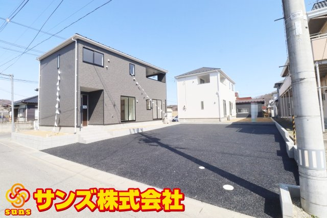 本宮市高木字金瀬　　　１号棟　　　本宮小学校、本宮第１中学区の外観|南西側から見た駐車場を含む外観