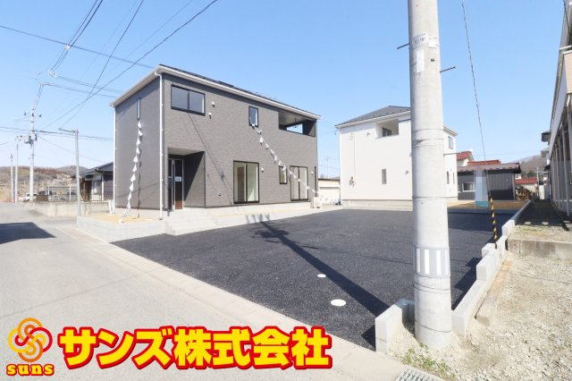 本宮市高木字金瀬　　　１号棟　　　本宮小学校、本宮第１中学区の外観|南西側から見た駐車場を含む外観