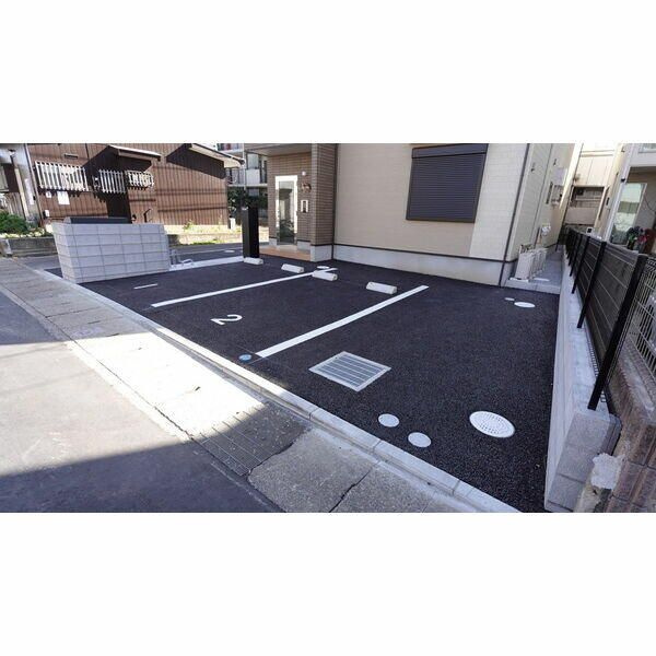 グラッド原木の駐車場