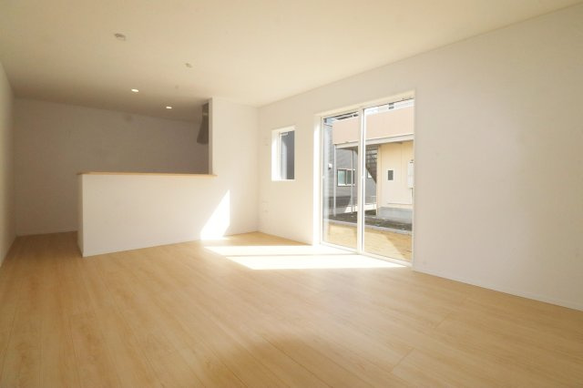 本宮市高木字金瀬　　　２号棟　　　本宮小学校、本宮第１中学区の居間・リビング