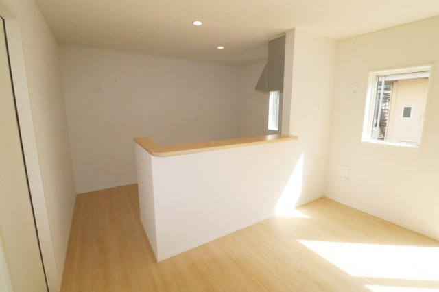 本宮市高木字金瀬　　　２号棟　　　本宮小学校、本宮第１中学区のキッチン